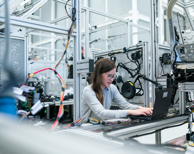 Woman with glasses working in IT